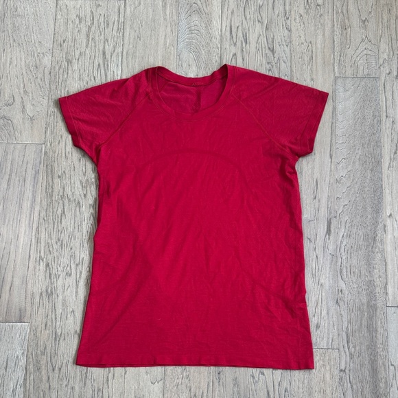 lululemon athletica Tops - Lululemon Swiftly Tech Short Sleeve 2.0 Size 12 Hip Length Dark Red